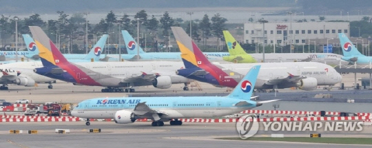 인천국제공항에 계류 중인 국적 항공사 여객기들 모습. 사진 연합뉴스